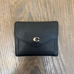 COACH WALLET Crossgrain Leather Wyn Small Wallet